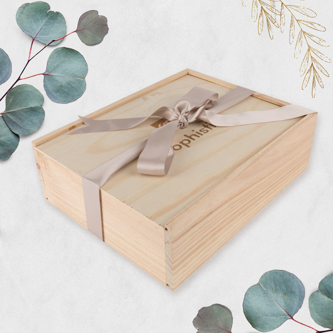 wooden boxes with engraving, stamping at Sophistik,